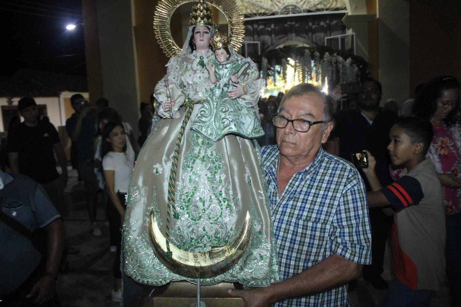 $!Ermi Delia y Yered esperaron 10 años para poder donar el vestido a la Virgen de Loreto