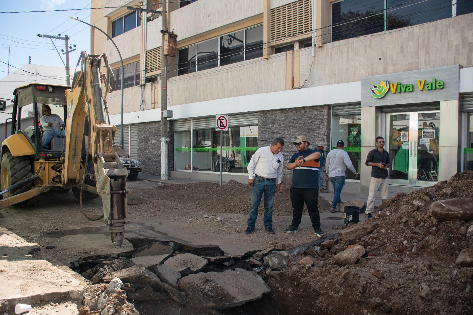 $!Trabajan en alcantarillado del Centro de Culiacán; toma previsiones