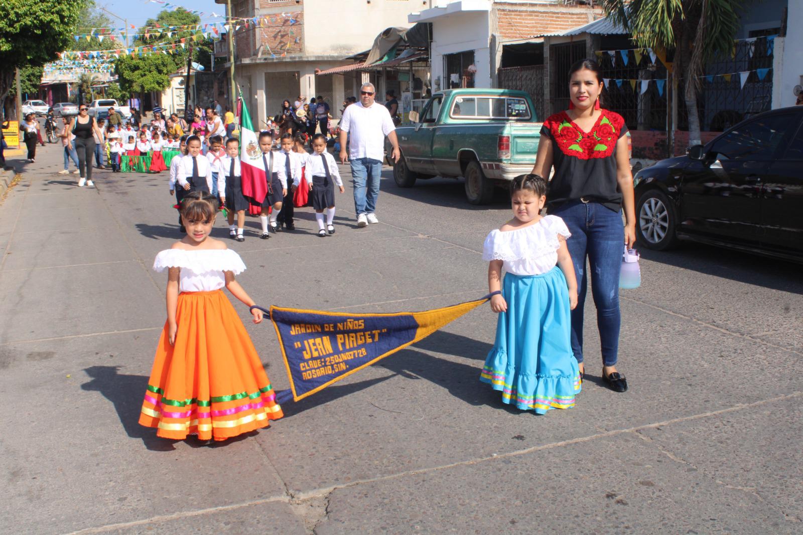 $!Niños de Preescolar de Rosario adelantan festejo revolucionario con desfile y kermés