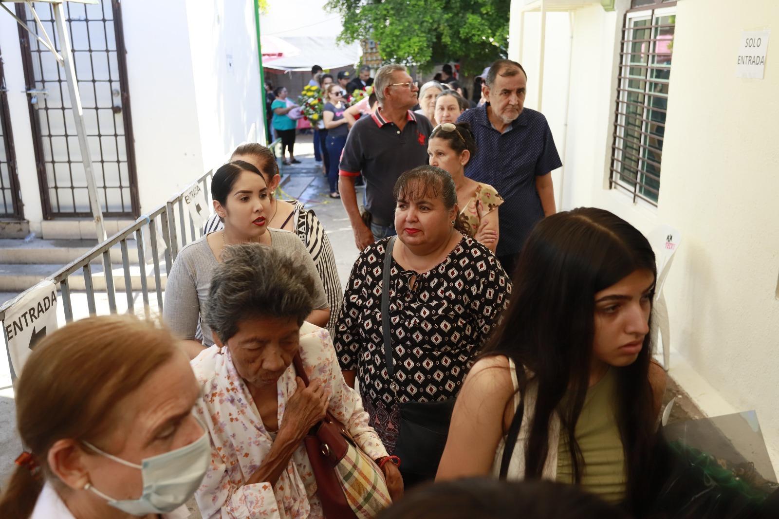 $!Sinaloenses agradecen a San Judas Tadeo por milagros concedidos