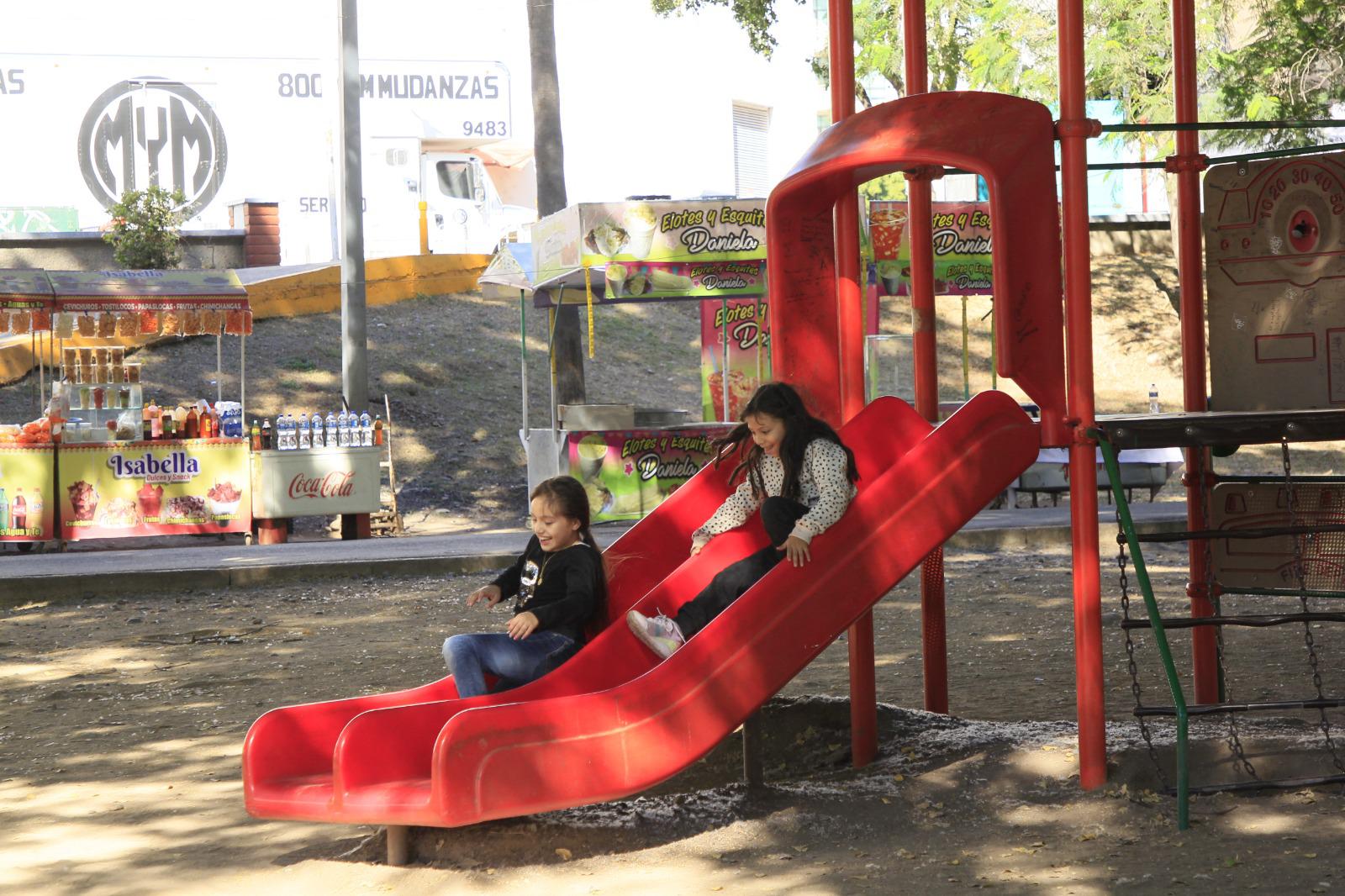 $!Un día después de Navidad, familias visitan el Parque Las Riberas