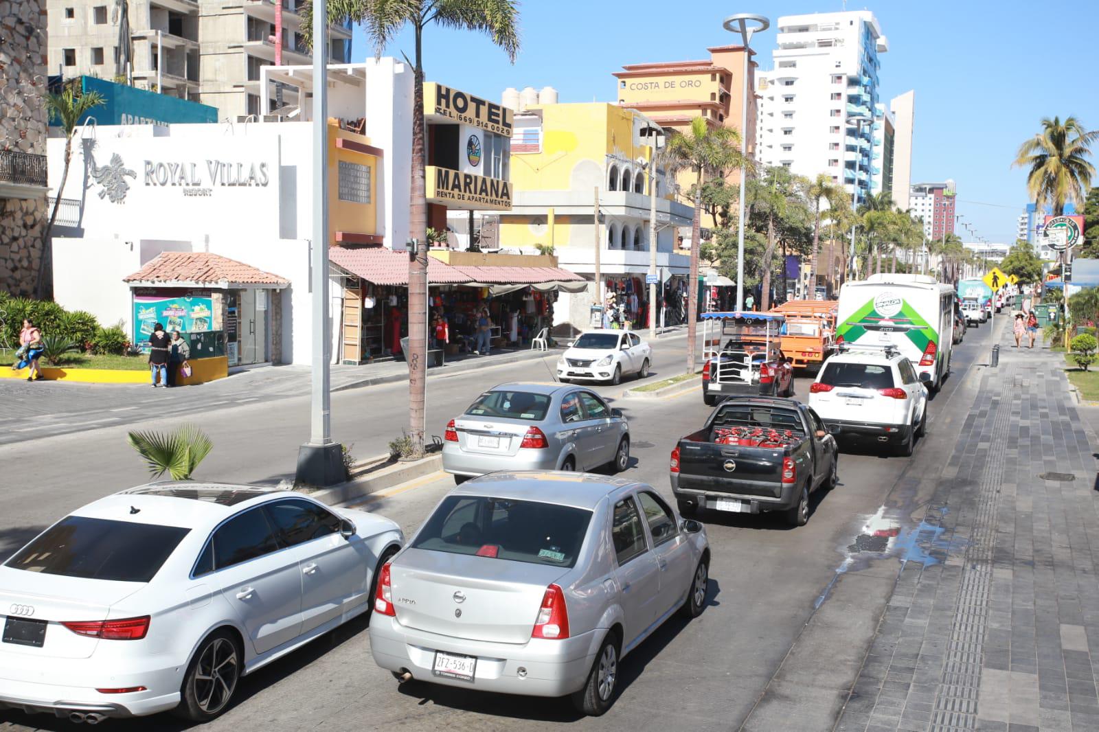 $!Habilitan circulación en doble sentido en la Camarón Sábalo, en Mazatlán