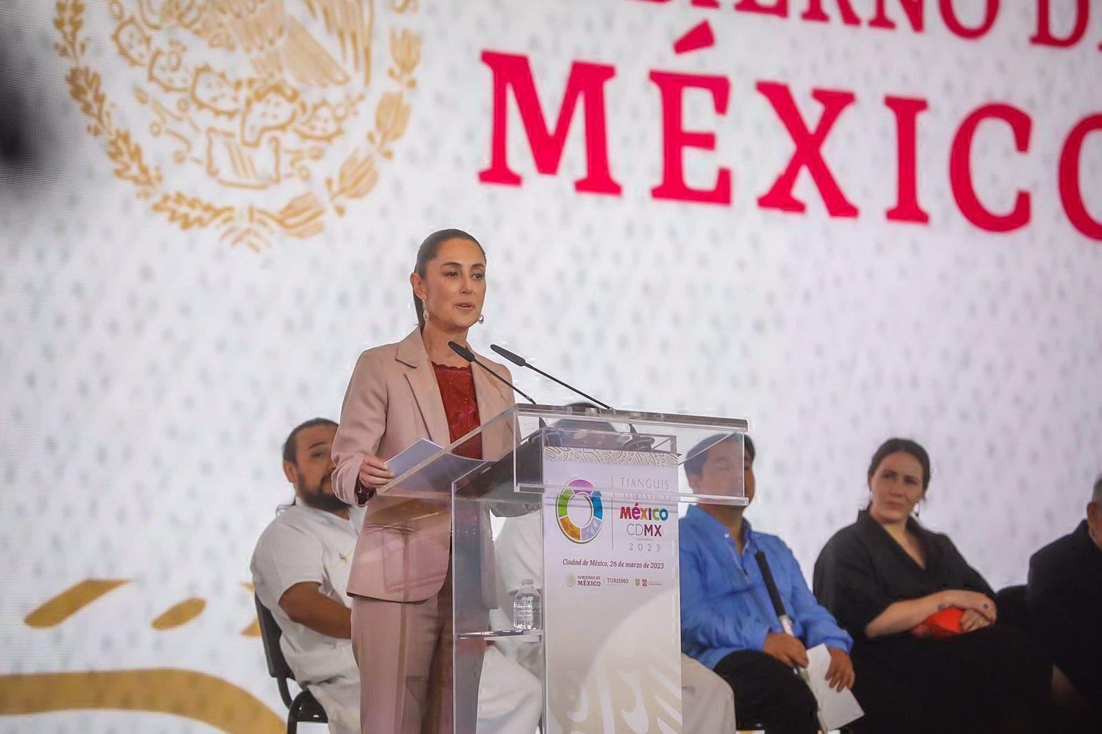 $!Anuncia Rocha Moya proyecto de tren para Sinaloa en Tianguis Turístico