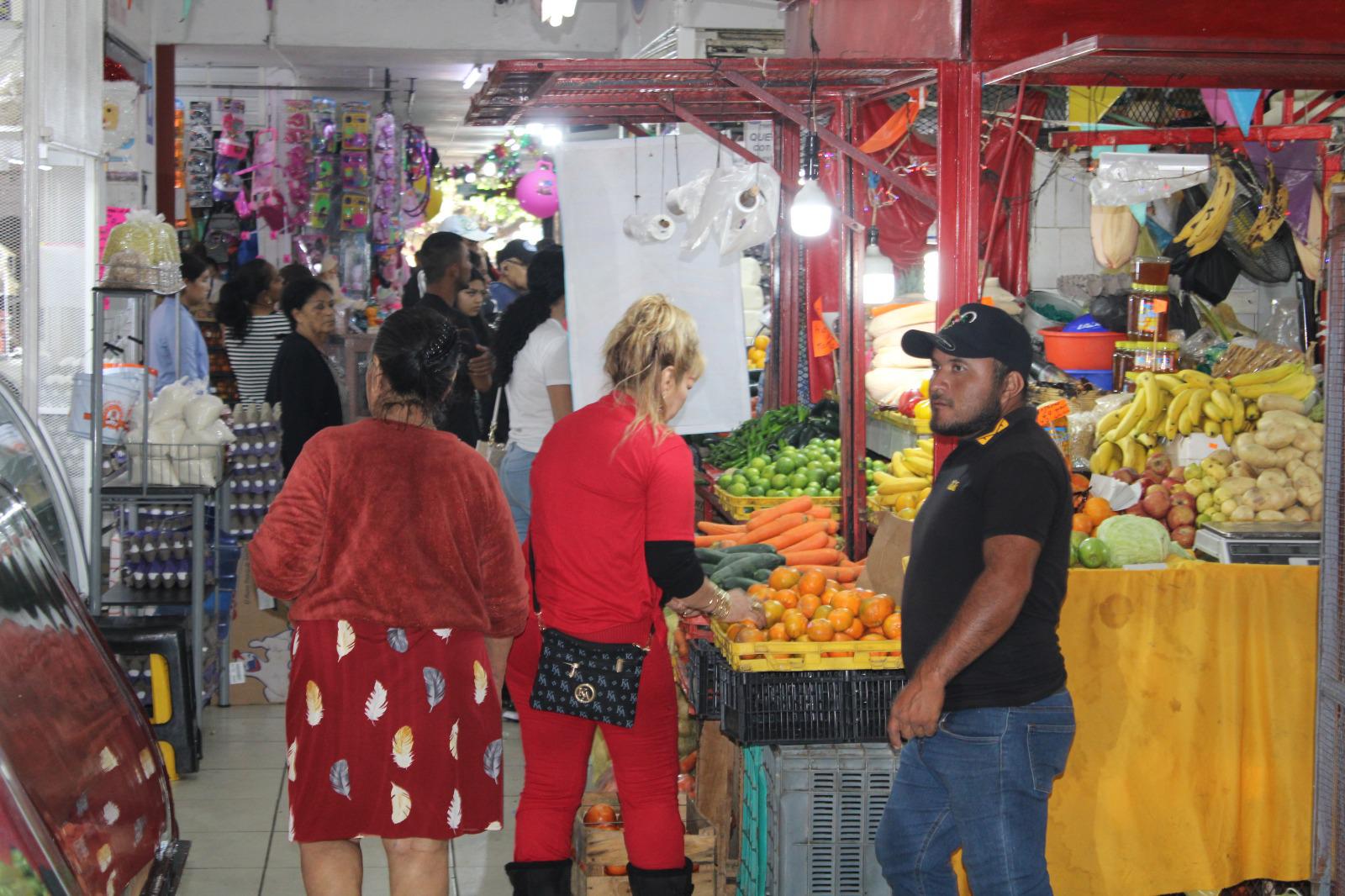 $!Realizan la tradicional Verbena Navideña en el mercado Miguel Hidalgo en Rosario