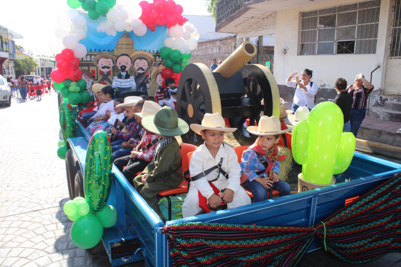 $!Niños de Preescolar de Rosario adelantan festejo revolucionario con desfile y kermés