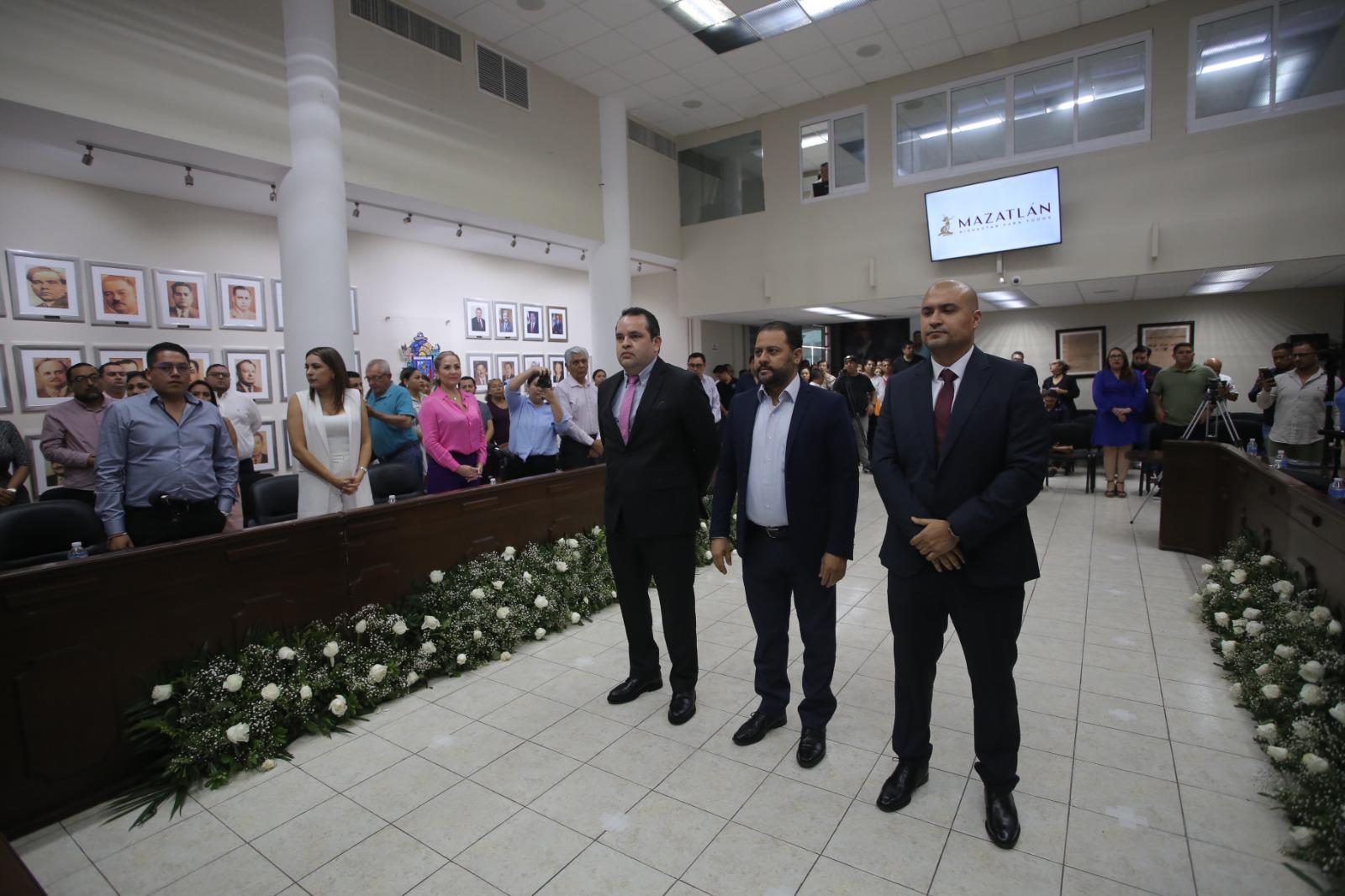 $!Toma Estrella Palacios protesta a Secretario del Ayuntamiento, Tesorero Municipal y Oficial Mayor