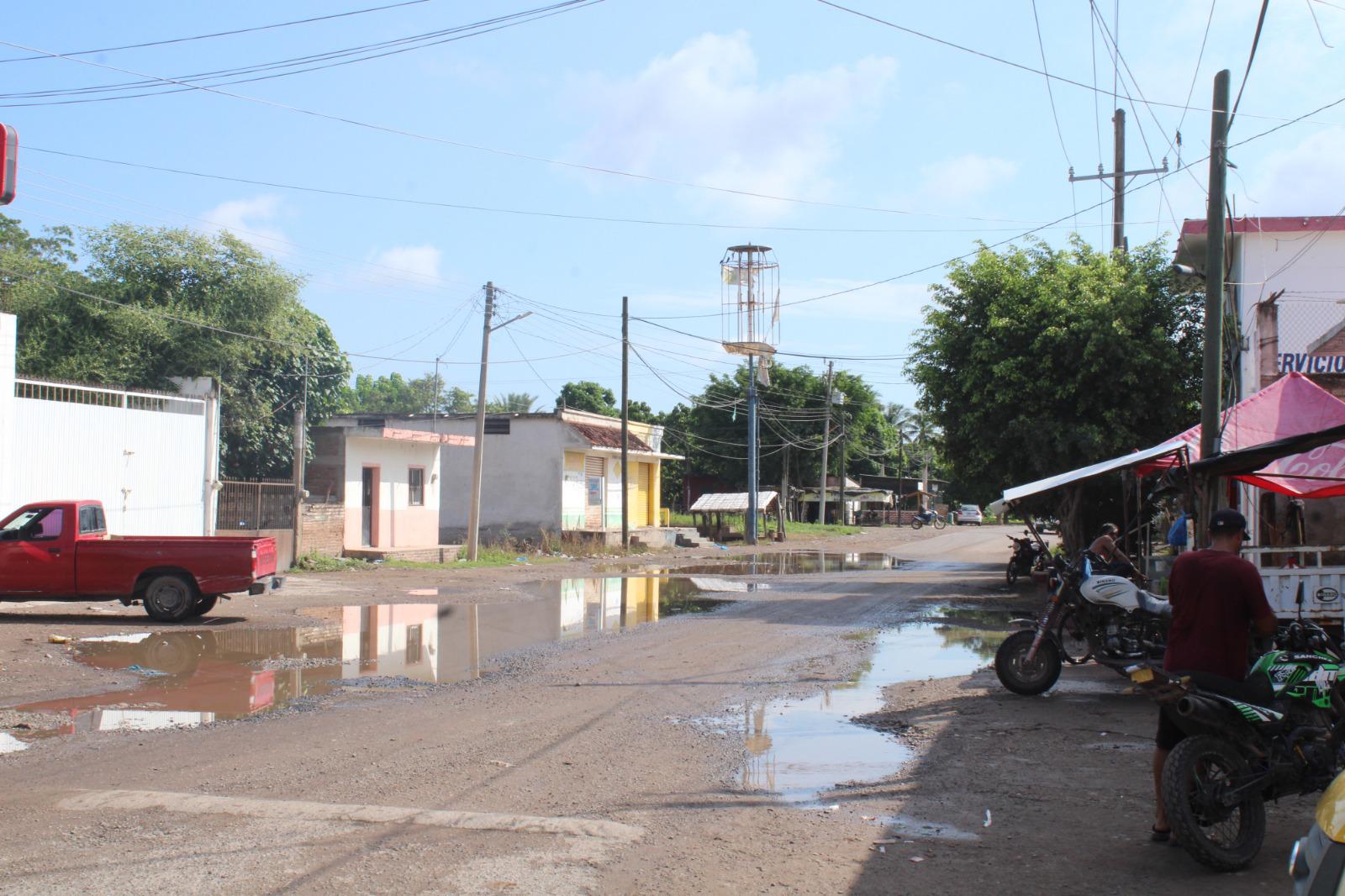 $!Carreteras estatales en Rosario están llenas de baches