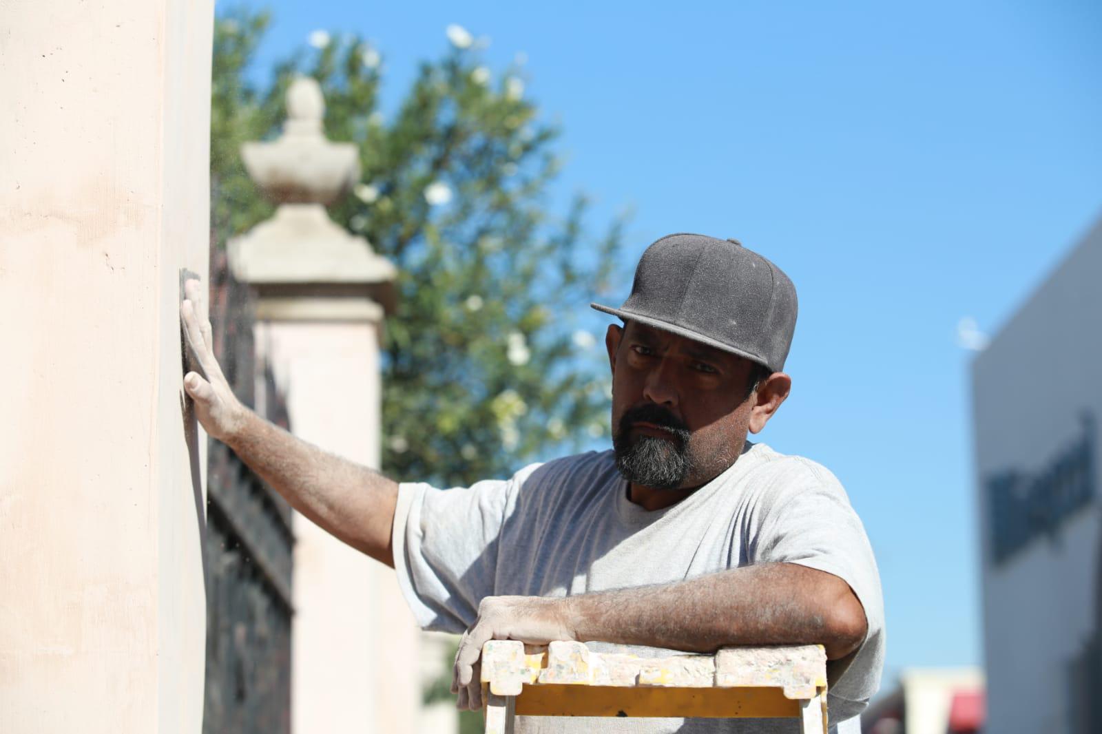 $!Talla imagen de Cristo en árbol de Catedral de Mazatlán y le da la vuelta al mundo