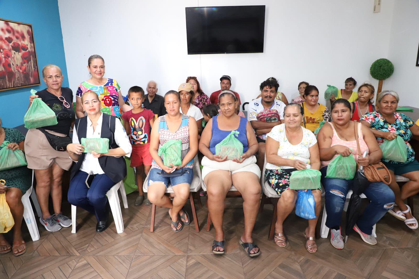 $!Entrega DIF Mazatlán láminas galvanizadas a 80 familias vulnerables