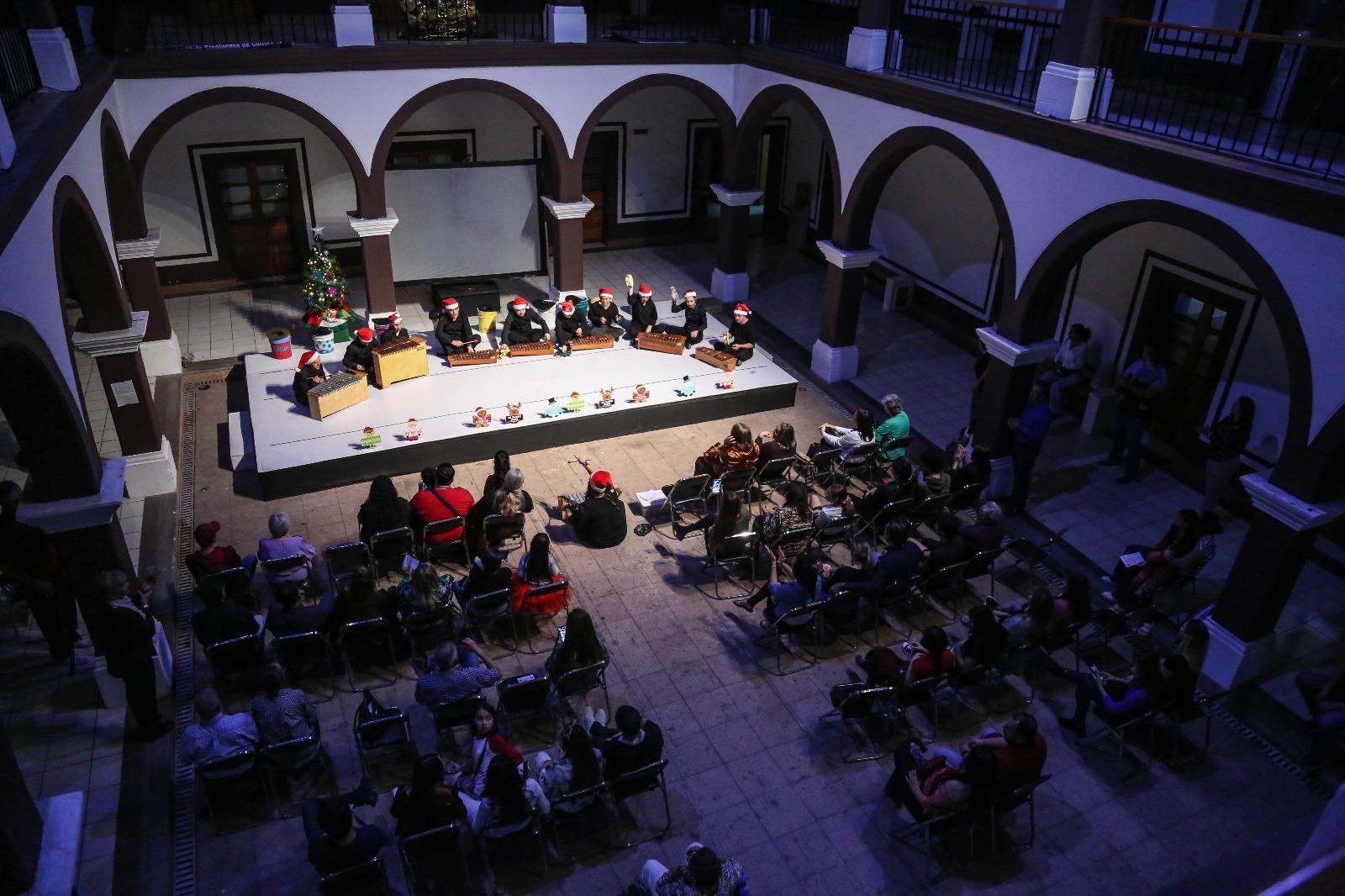 $!Alumnos del Programa de Arte y Capacidades Diferentes, en el taller de Música Orff, interpretan una serie de temas navideños.