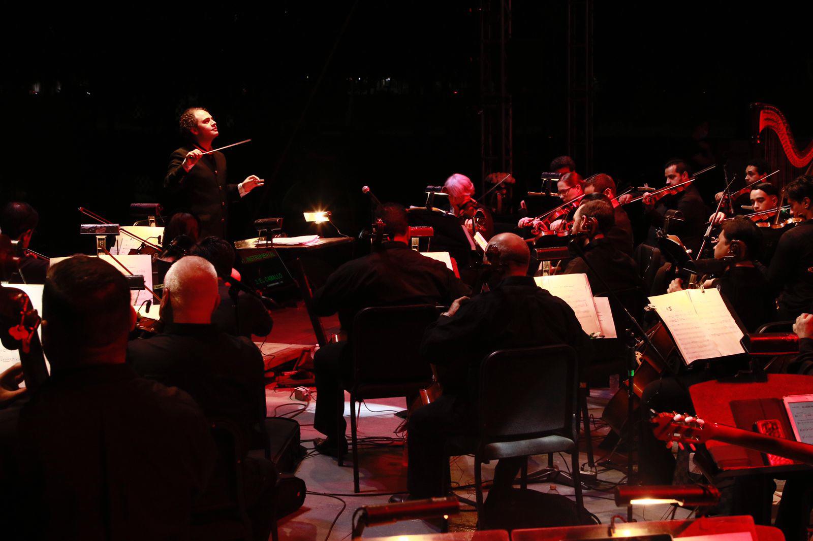 $!Gran noche es la que brinda la Orquesta Sinfónica Sinaloa de las Artes.