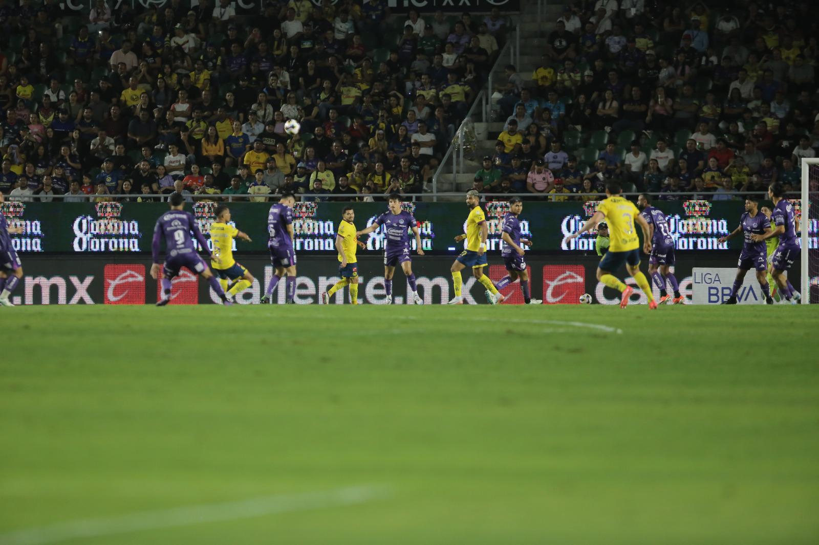 $!Vive Mazatlán FC ‘noche de terror’ ante América en El Encanto