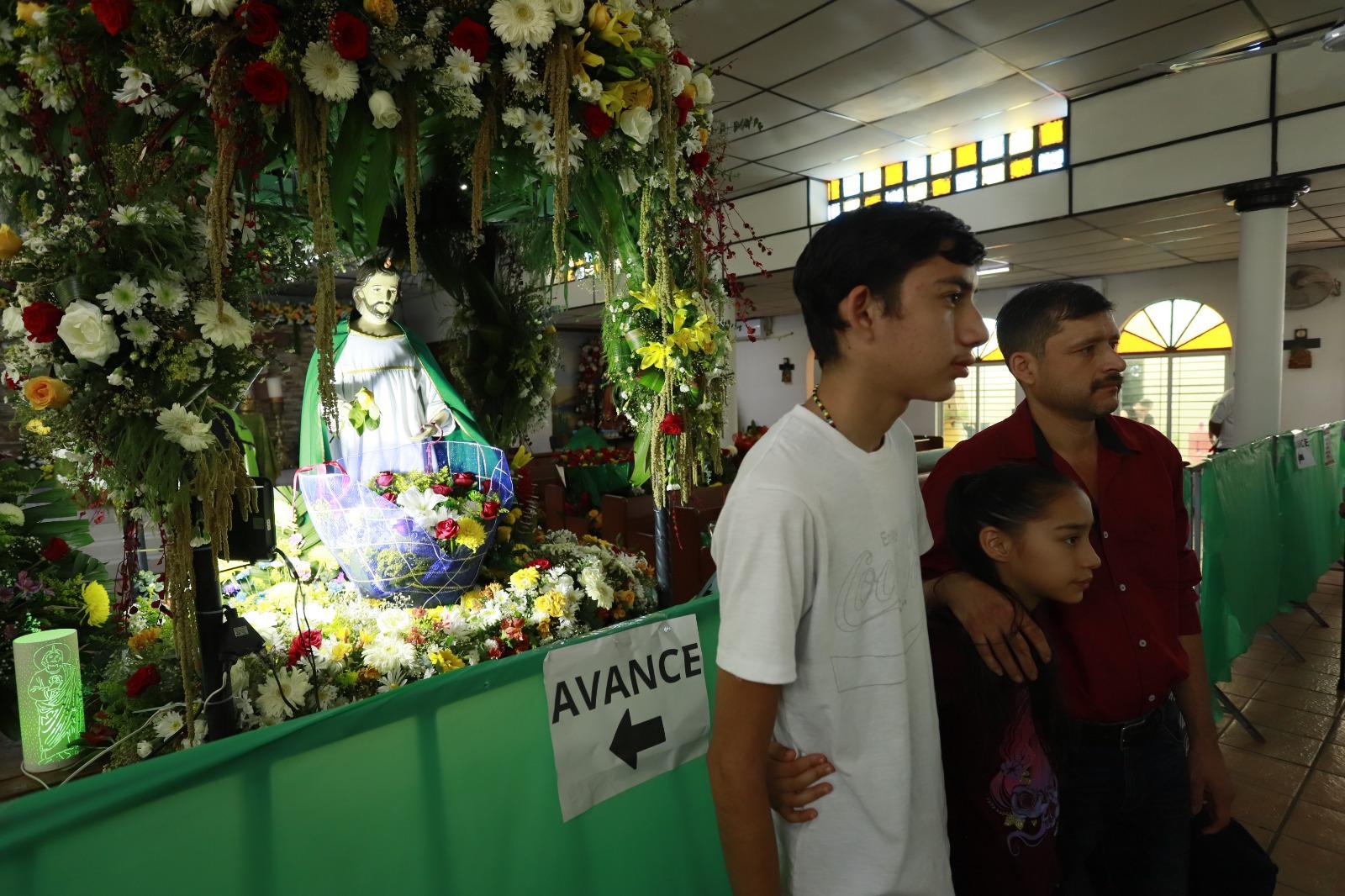 $!Sinaloenses agradecen a San Judas Tadeo por milagros concedidos