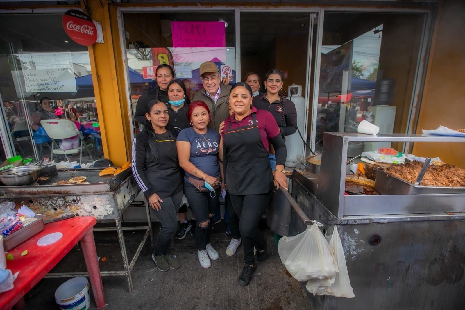 $!Visita Rocha Moya el tianguis Los Huizaches, en Culiacán