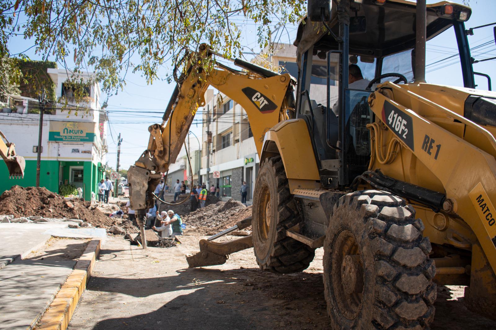 $!Trabajan en alcantarillado del Centro de Culiacán; toma previsiones