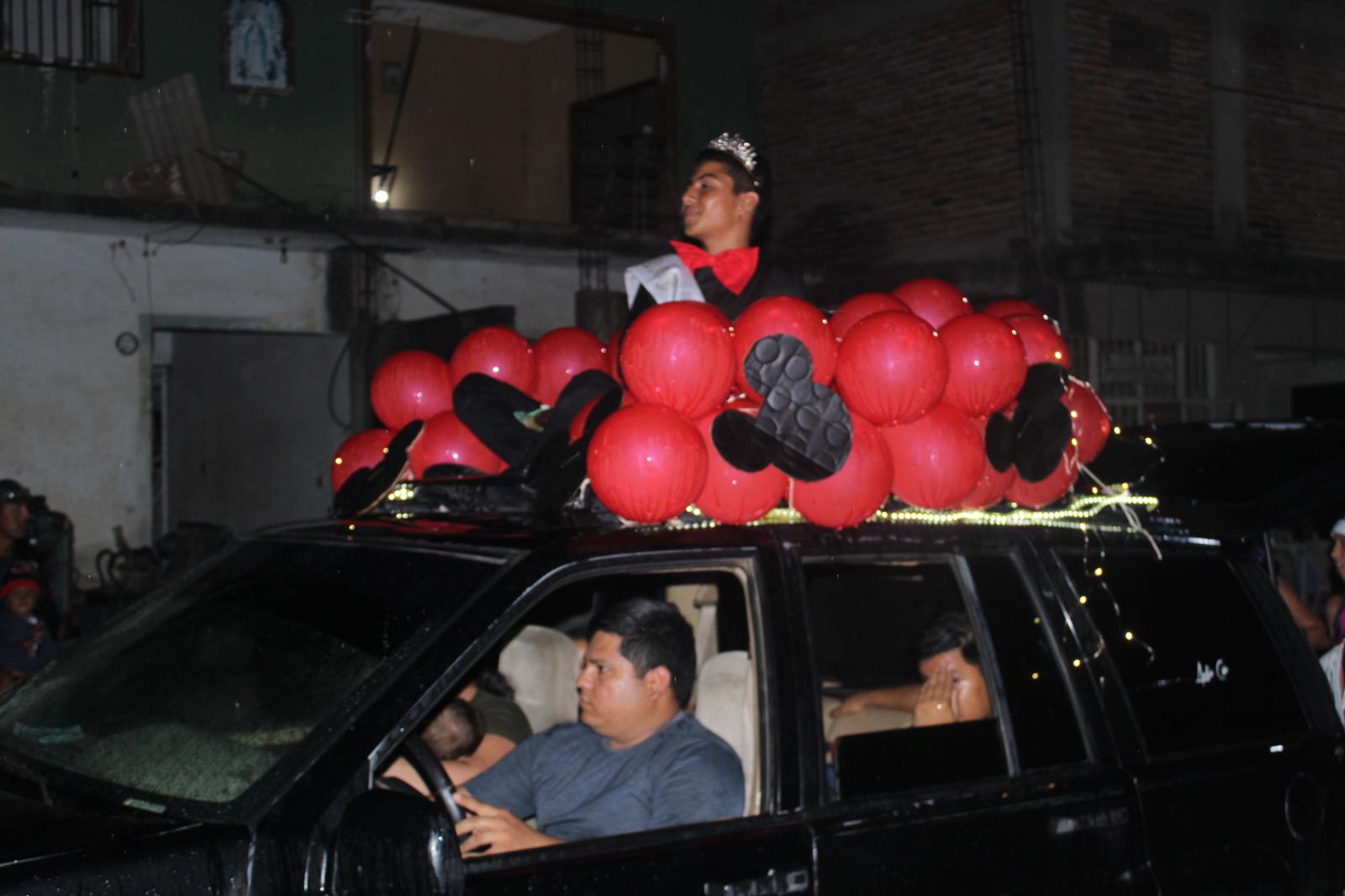 $!Familias rosarenses disfrutan desfile de las luces, gala navideña y encendido del árbol, pese a llovizna