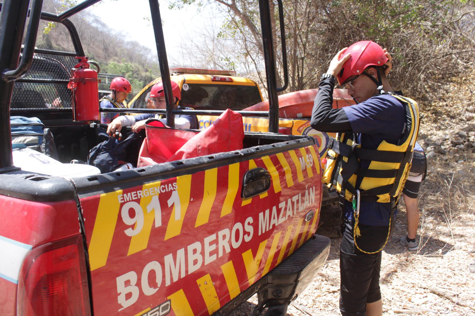 $!Terminan curso de rescate en aguas rápidas practicando en la Presa Picachos