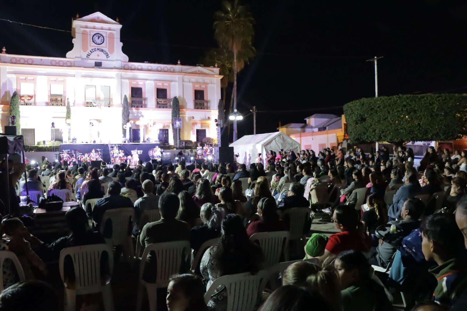 $!Coronan a realeza del Carnaval de El Rosario 2024