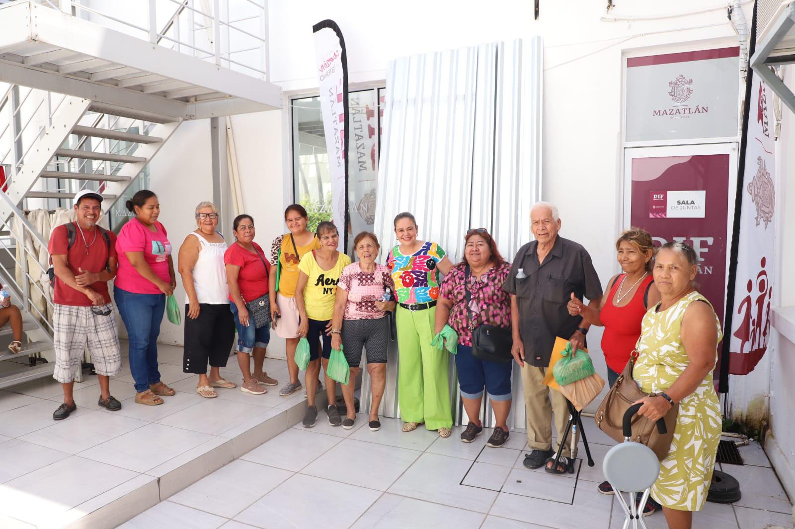 $!Entrega DIF Mazatlán láminas galvanizadas a 80 familias vulnerables