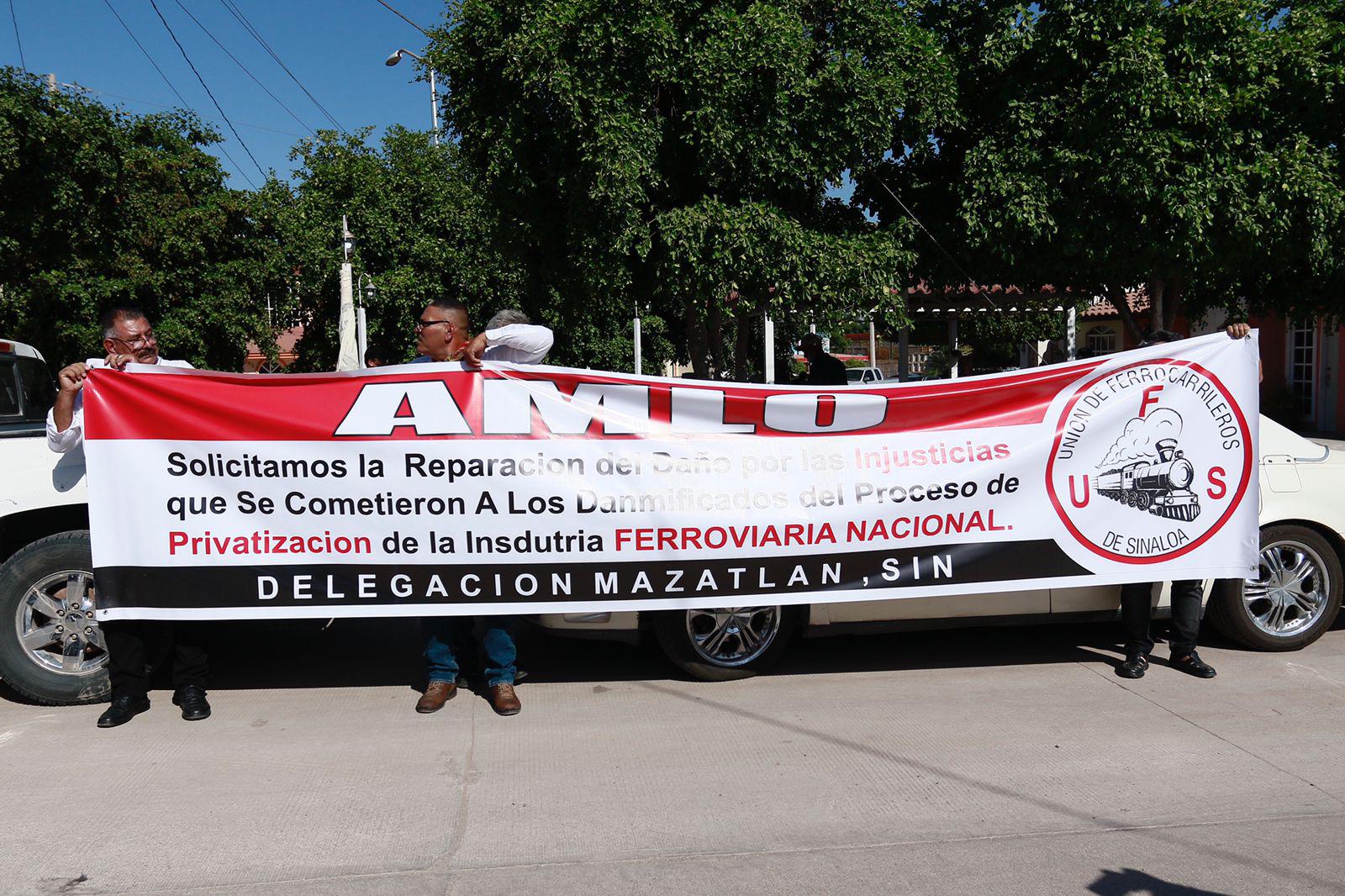 $!En Guamúchil, población se aglomera a la espera de la llegada de AMLO