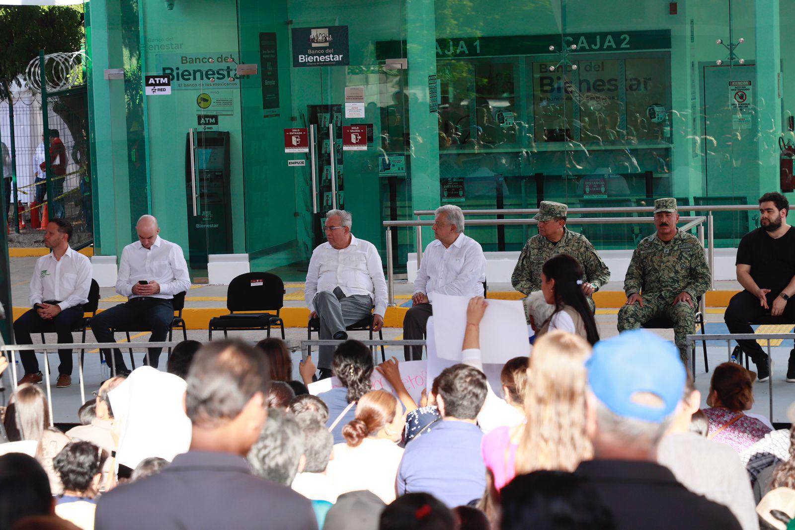 $!Recibe AMLO las construcciones del Banco del Bienestar desde Culiacán