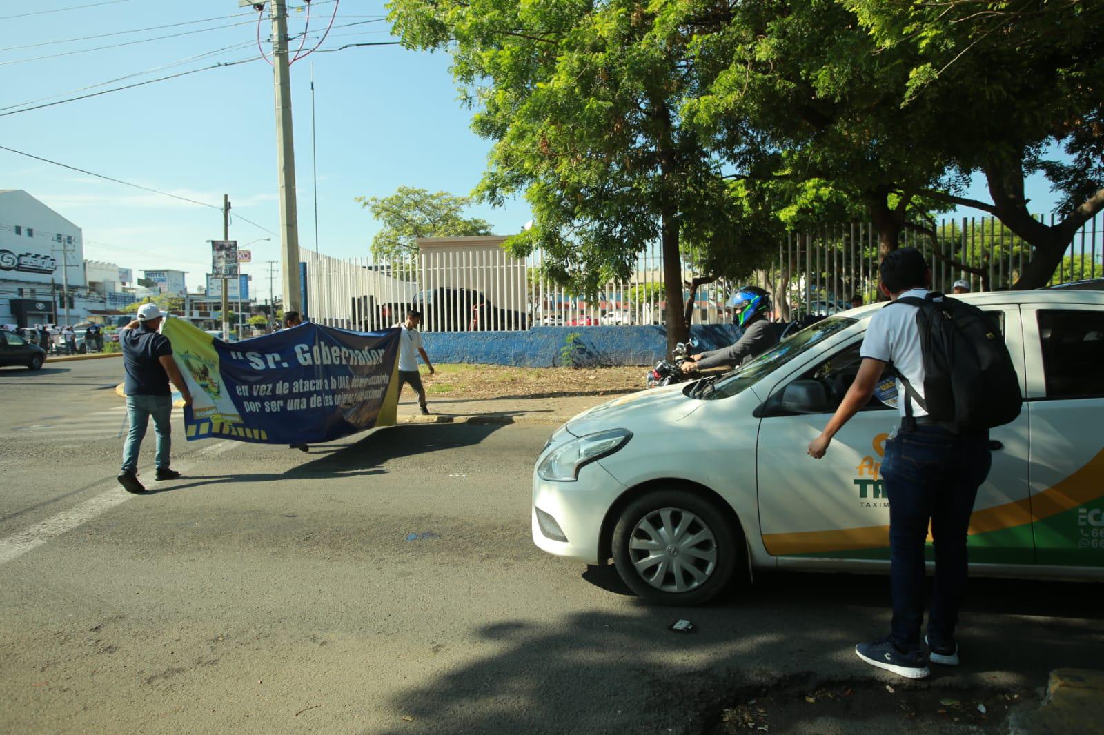 $!Se manifiestan también en Mazatlán en apoyo a la UAS