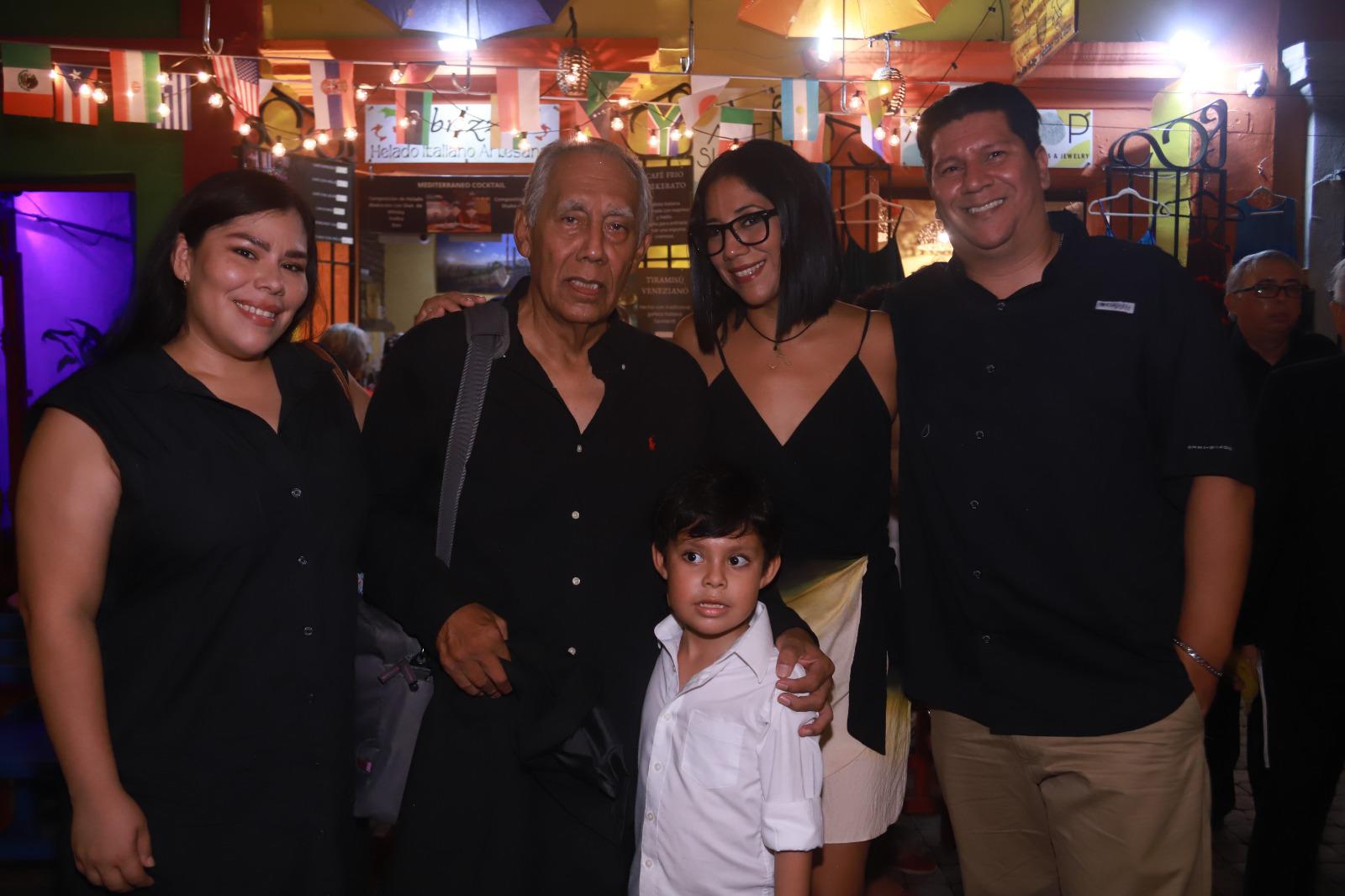 $!Isabel Rodríguez, Juan Manuel Vázquez, Arturo Vázquez, Leticia Vázquez y Arturo Hernández.