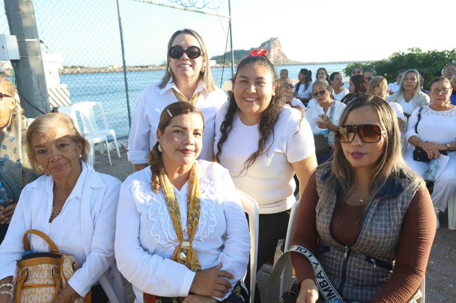 $!Elva Aguirre, Amanda Aragón, Irasema Leal, Leticia Sánchez y Beny Osuna.