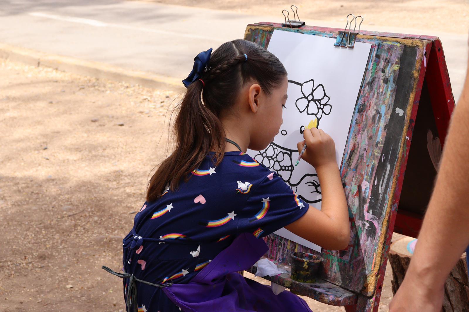 $!Ana Cecy te enseña a conectar con tus emociones y la naturaleza por medio de la pintura