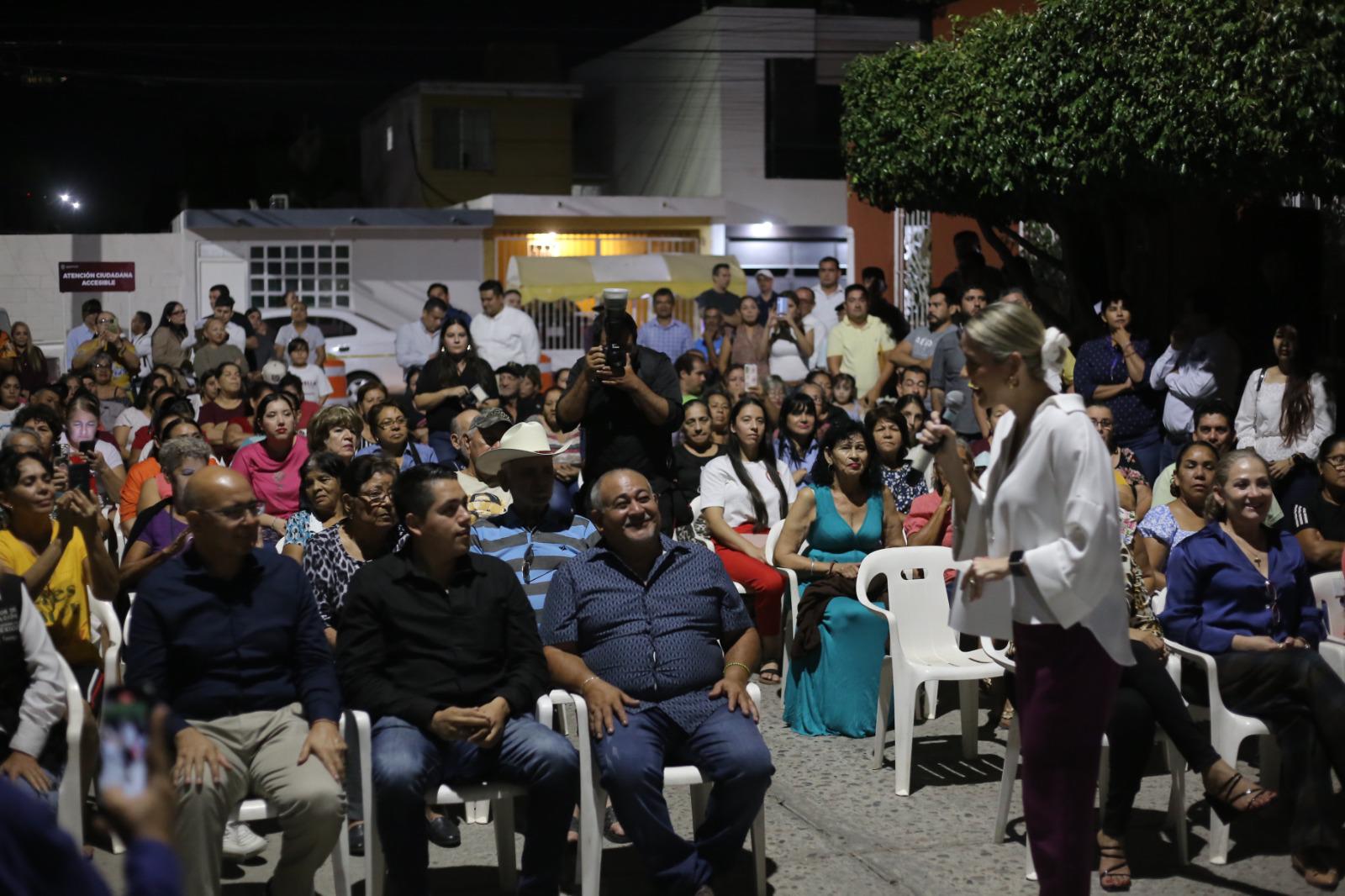 $!Se ilumina el Infonavit Alarcón, en Mazatlán