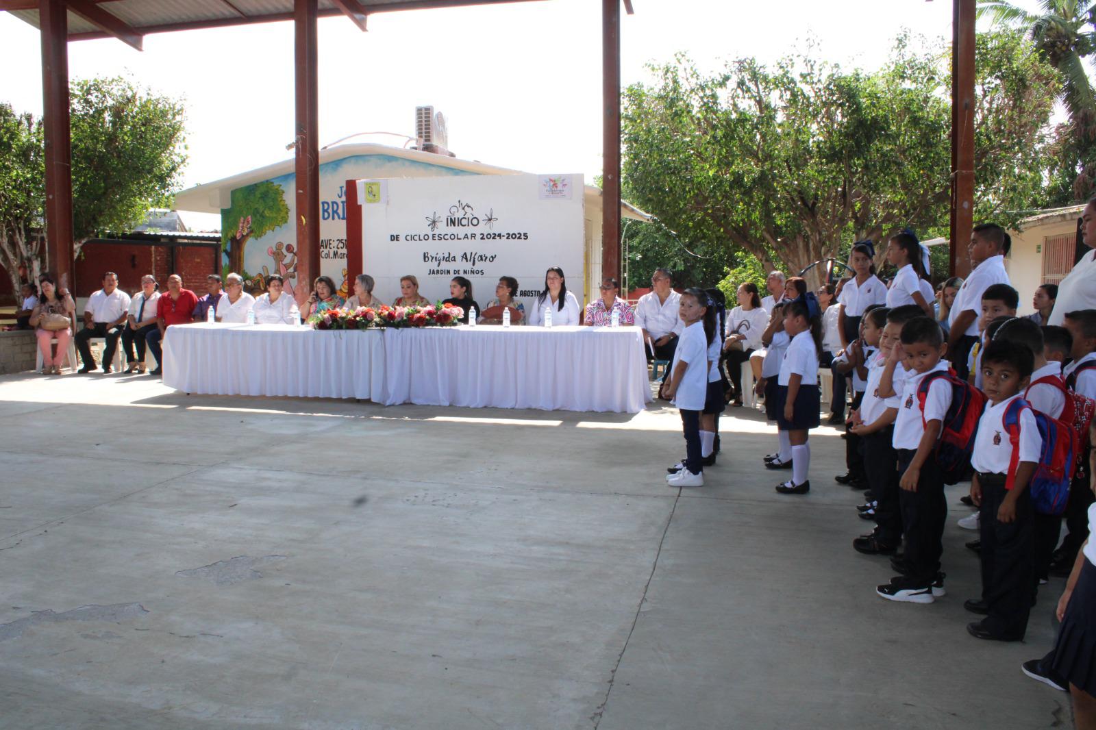 $!Autoridades de Rosario celebran el inicio del ciclo escolar con entrega de aula y libros de texto