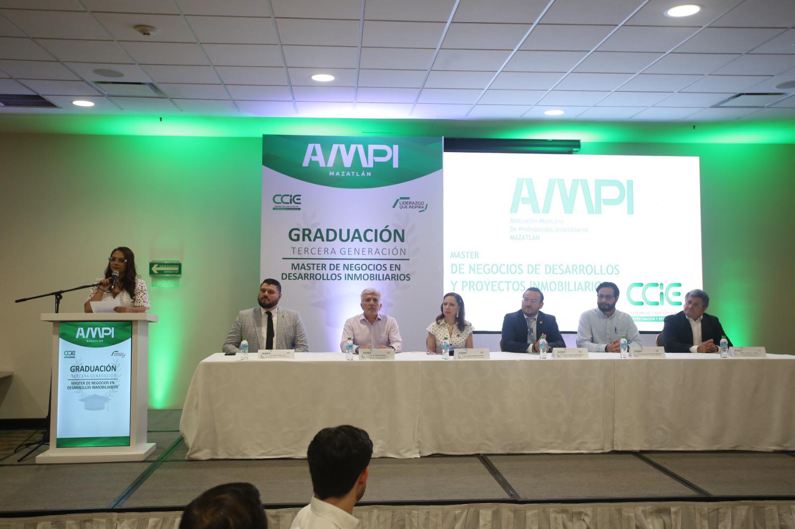 $!AMPI Mazatlán reconoce a nuevos graduados del Máster de Negocios y Desarrollo Inmobiliario