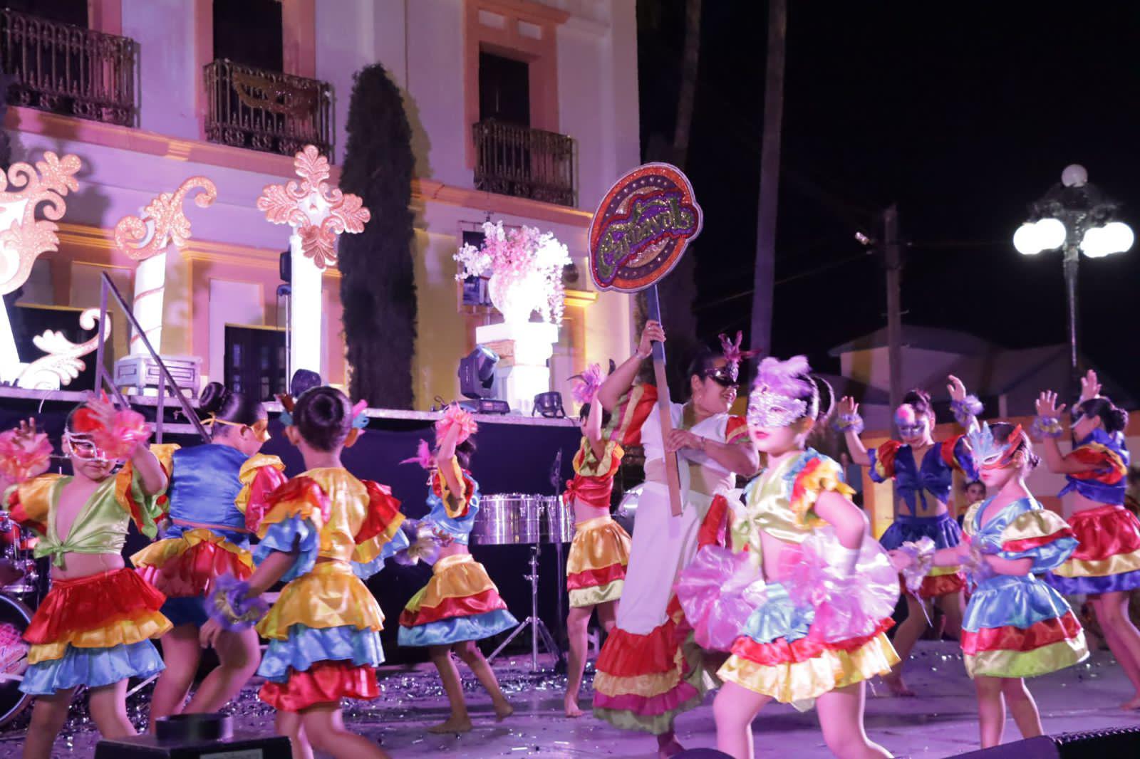 $!Coronan a realeza del Carnaval de El Rosario 2024