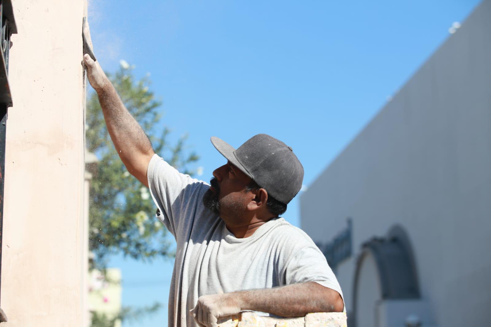 $!Talla imagen de Cristo en árbol de Catedral de Mazatlán y le da la vuelta al mundo