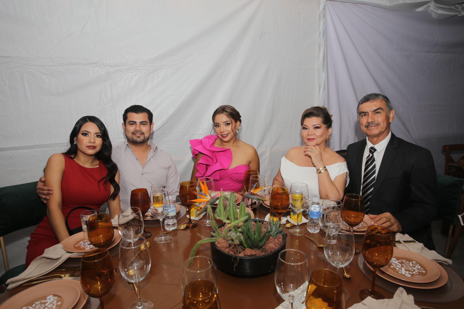 $!María José Arroyo, Iván Osuna, Cinthia Deras, Beatriz Arceo y Gerardo Campos.