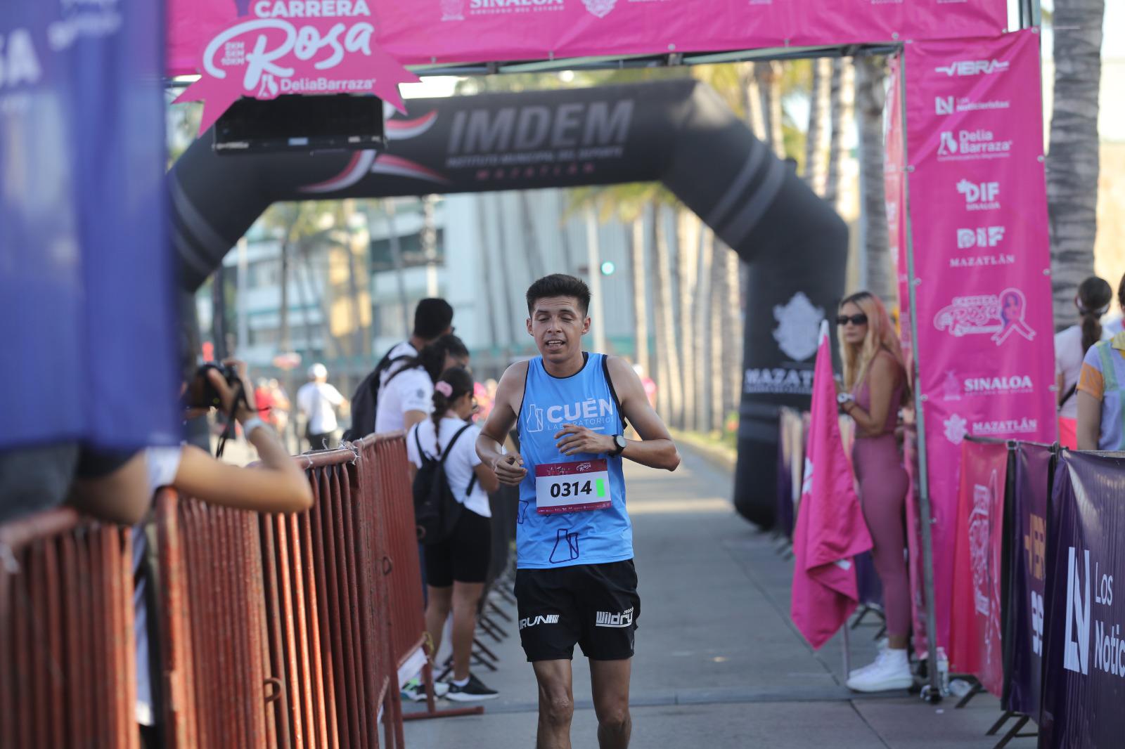 $!Multitudinaria asistencia forma parte de la Carrera Rosa, en Mazatlán