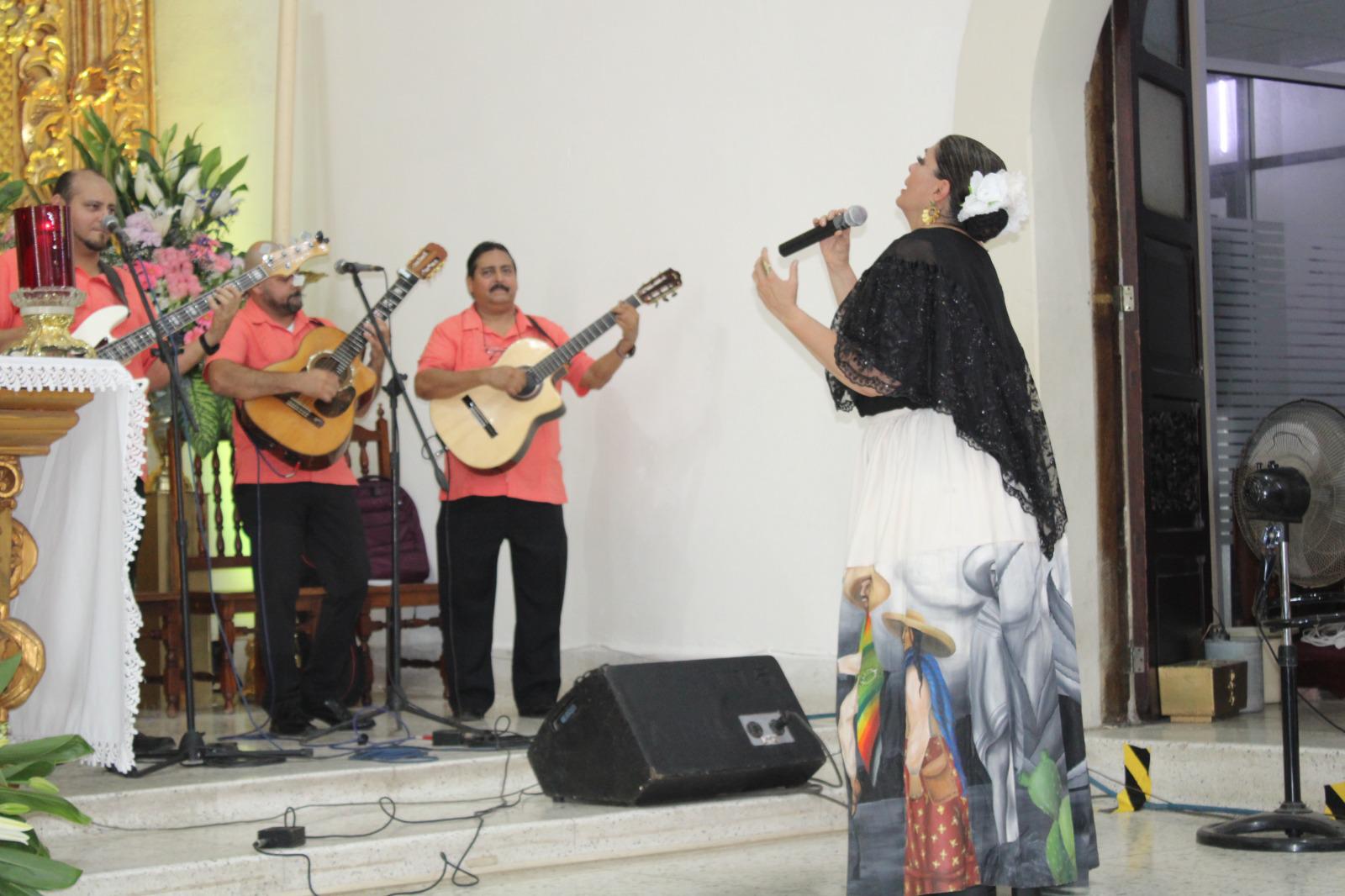 $!Artistas unen sus voces para entonar Las Mañanitas a Nuestra Señora del Rosario