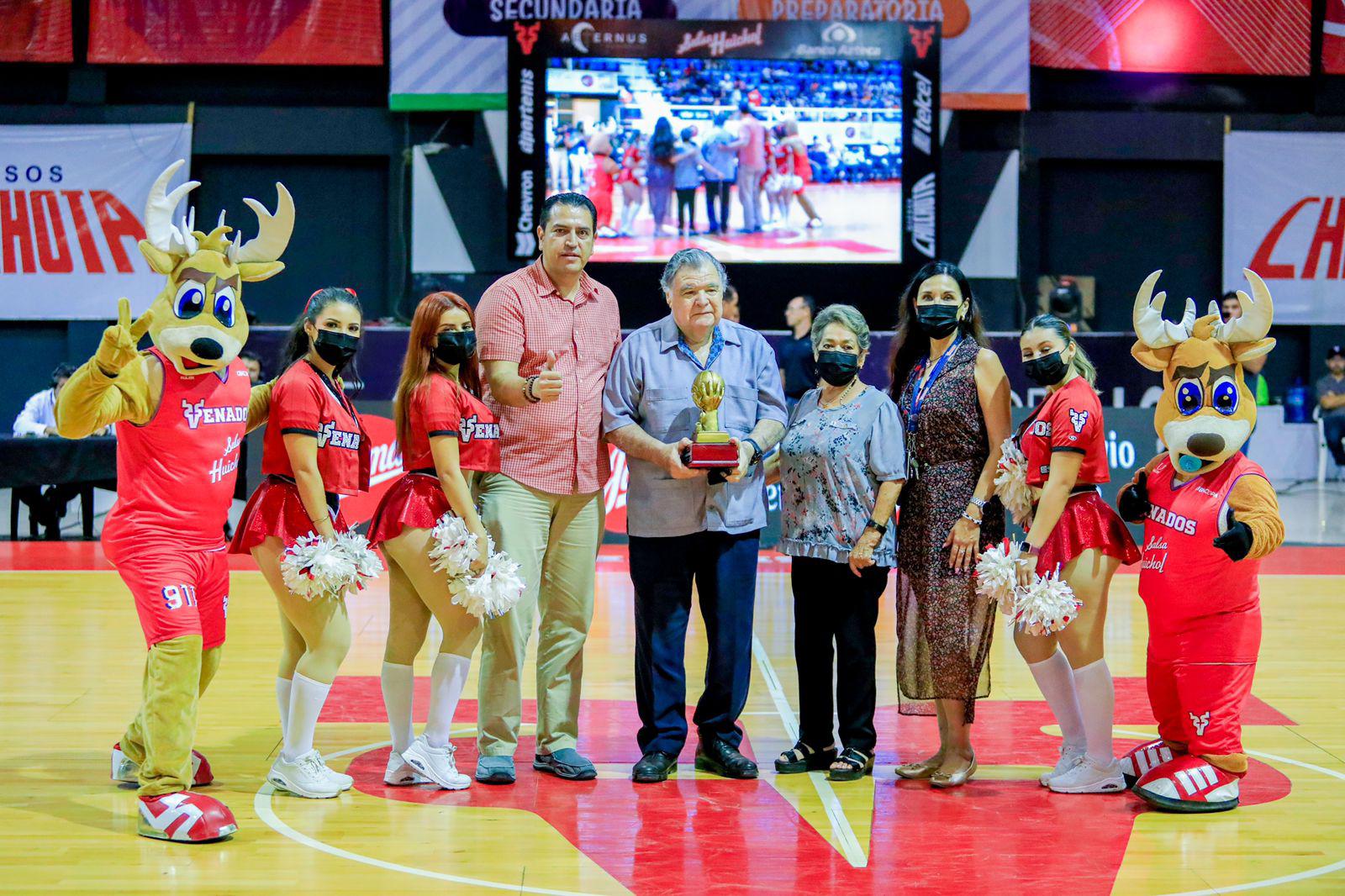 $!Venados Basketball rinde merecido homenaje a Cesáreo Álvarez