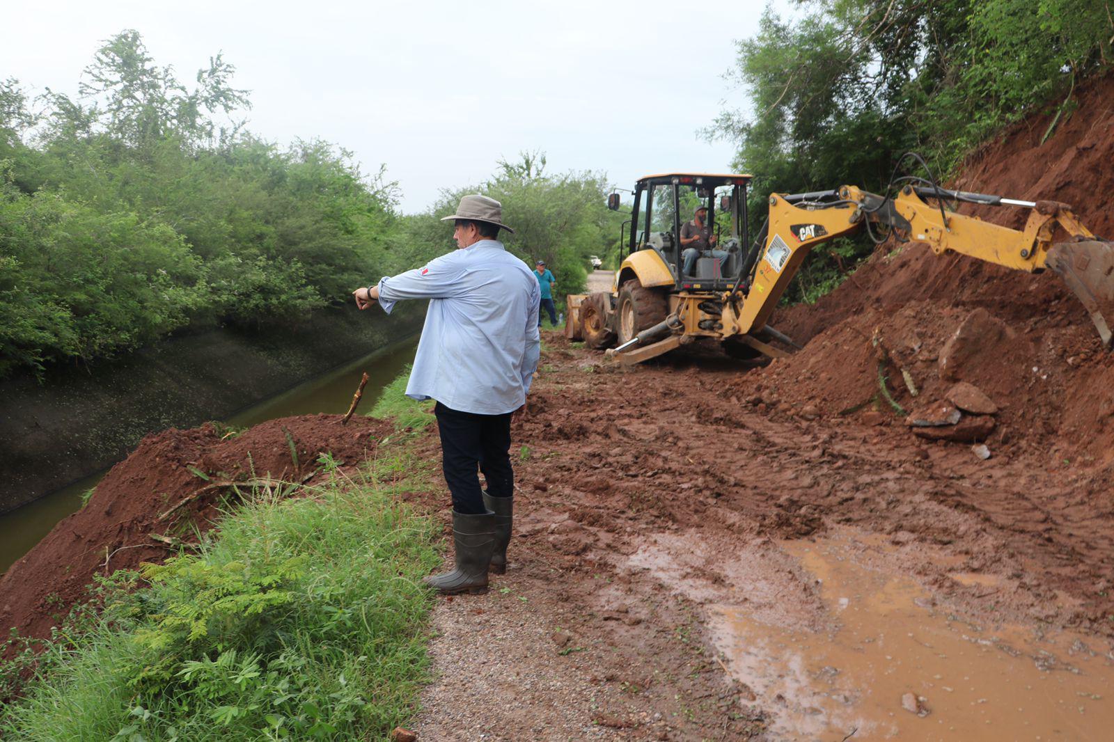 $!Coloca tapo en canal roto que suministra agua a Los Horcones; pueblos se estaban inundando: Jumapam