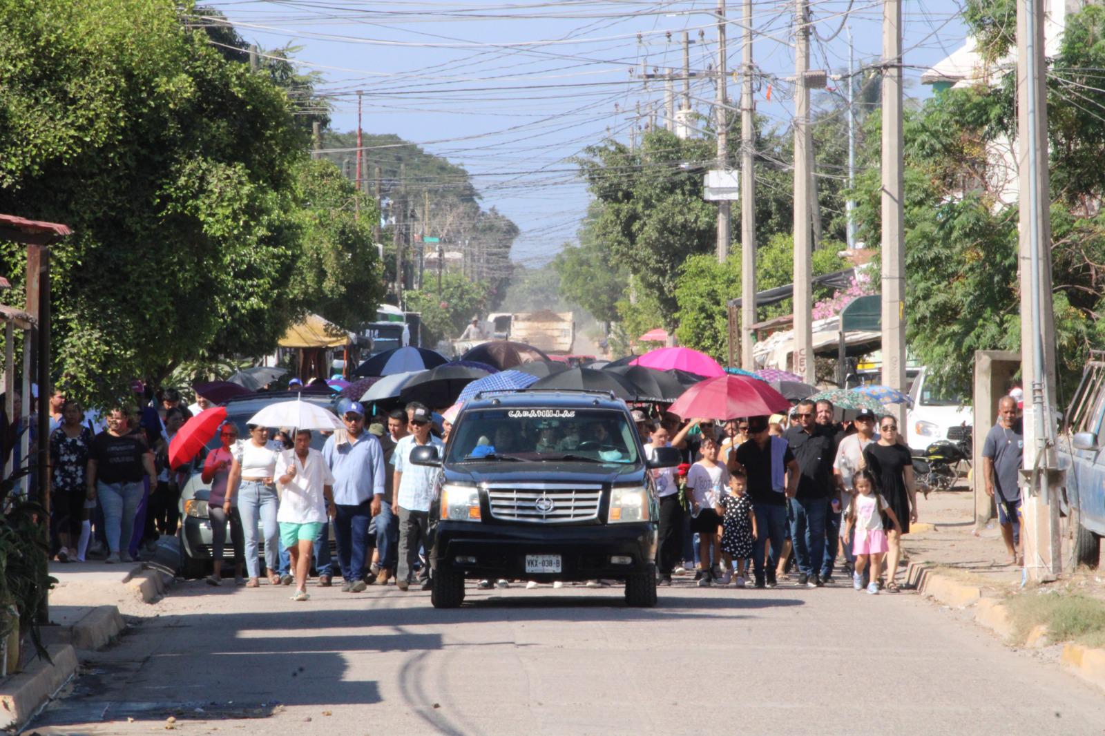 $!Despiden a la maestra ‘Moncy’ en su natal Agua Verde