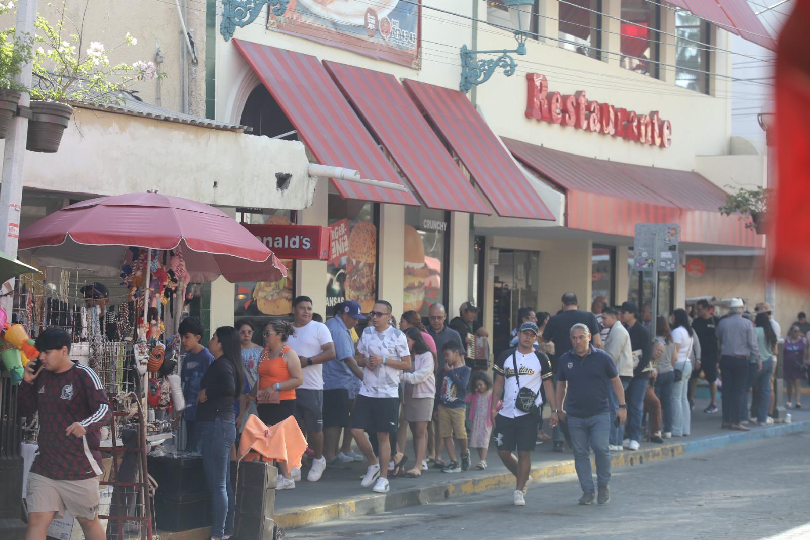 $!Registra Mazatlán fuerte movimiento de turistas este fin de año