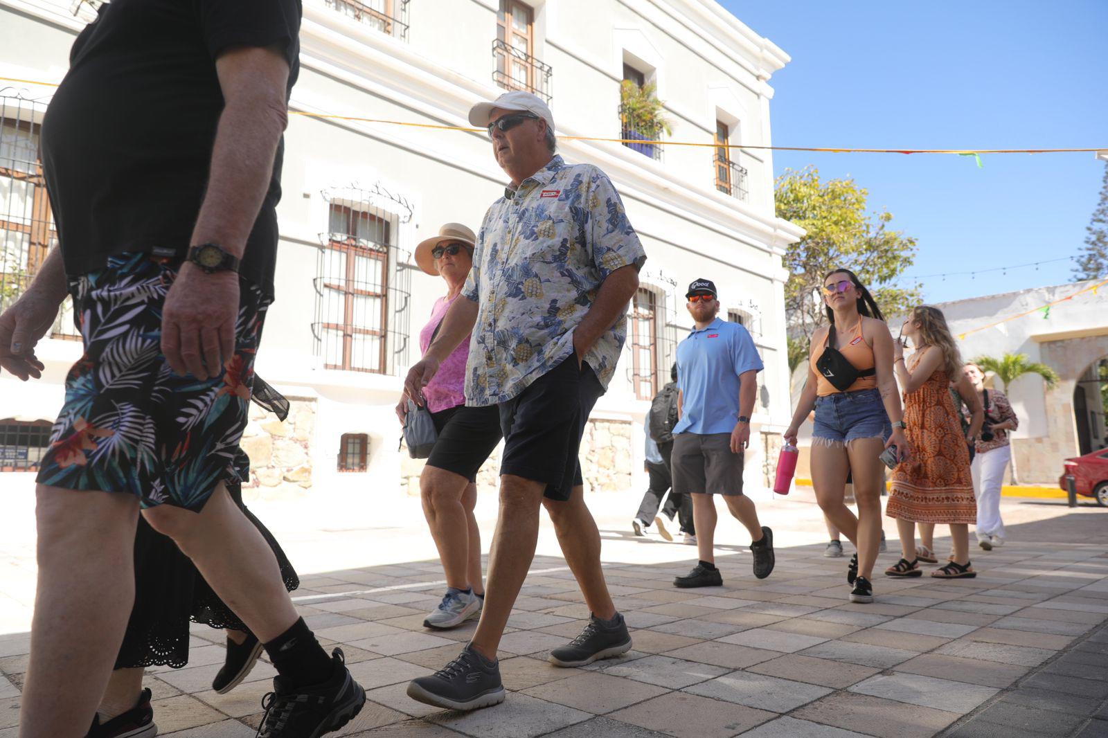 $!Visitan Mazatlán otros dos cruceros turísticos con 8 mil 601 pasajeros