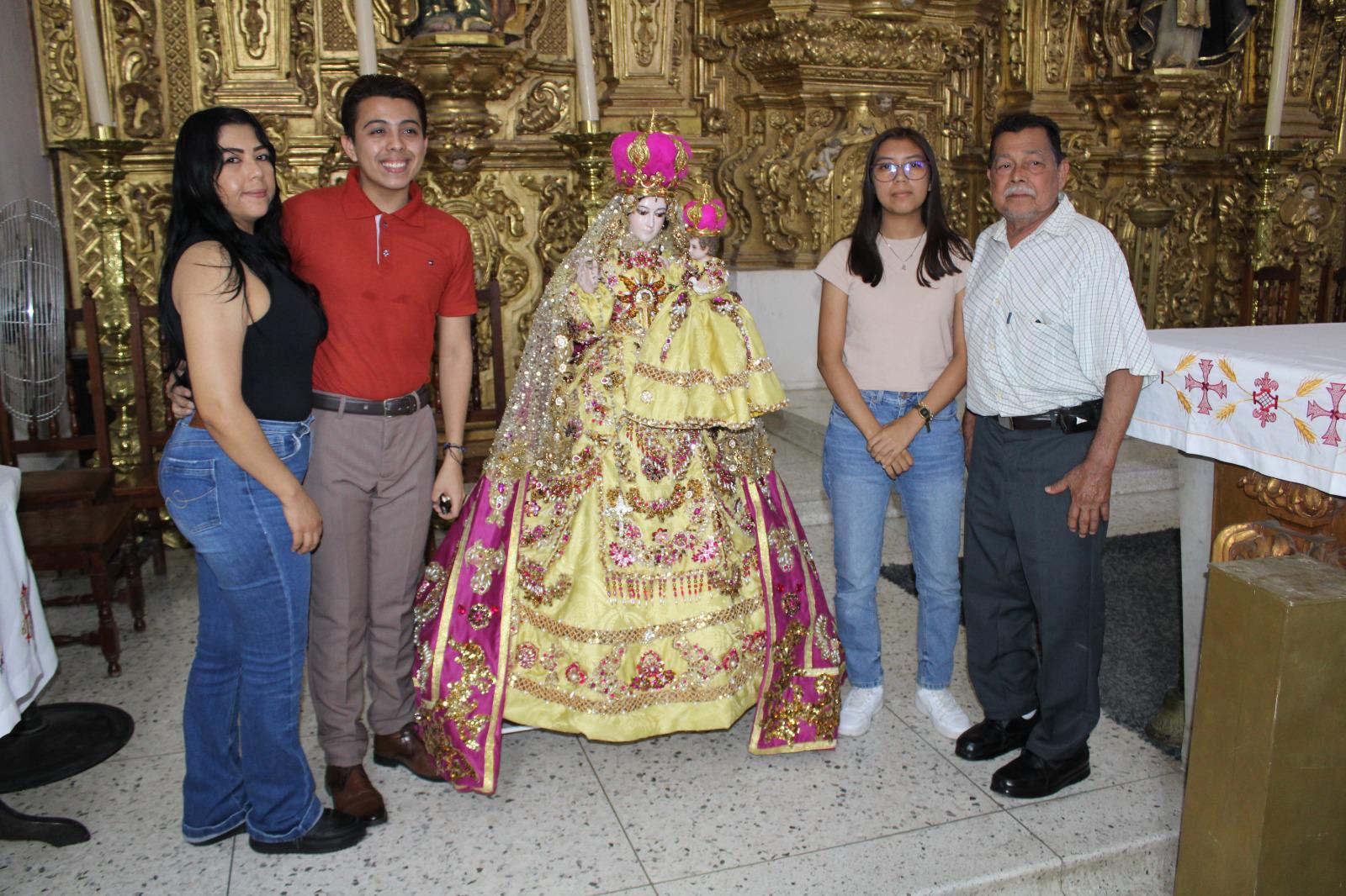 $!Espero ser el diseñador más joven en vestir a la Virgen del Rosario: Édgar Mohe