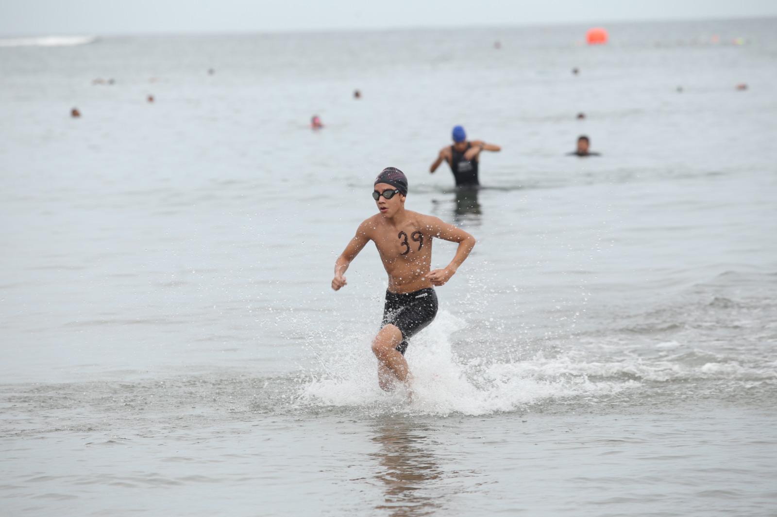 $!Ian José Gamboa e Itchel Reyes triunfan en la octava Puntuable de Natación