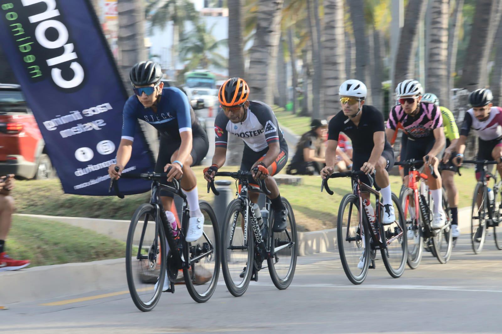 $!Pedalistas mazatlecos se adueñan de Copa Ciclotour