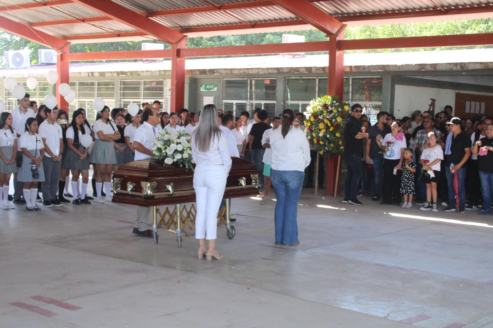 $!Despiden a la maestra ‘Moncy’ en su natal Agua Verde