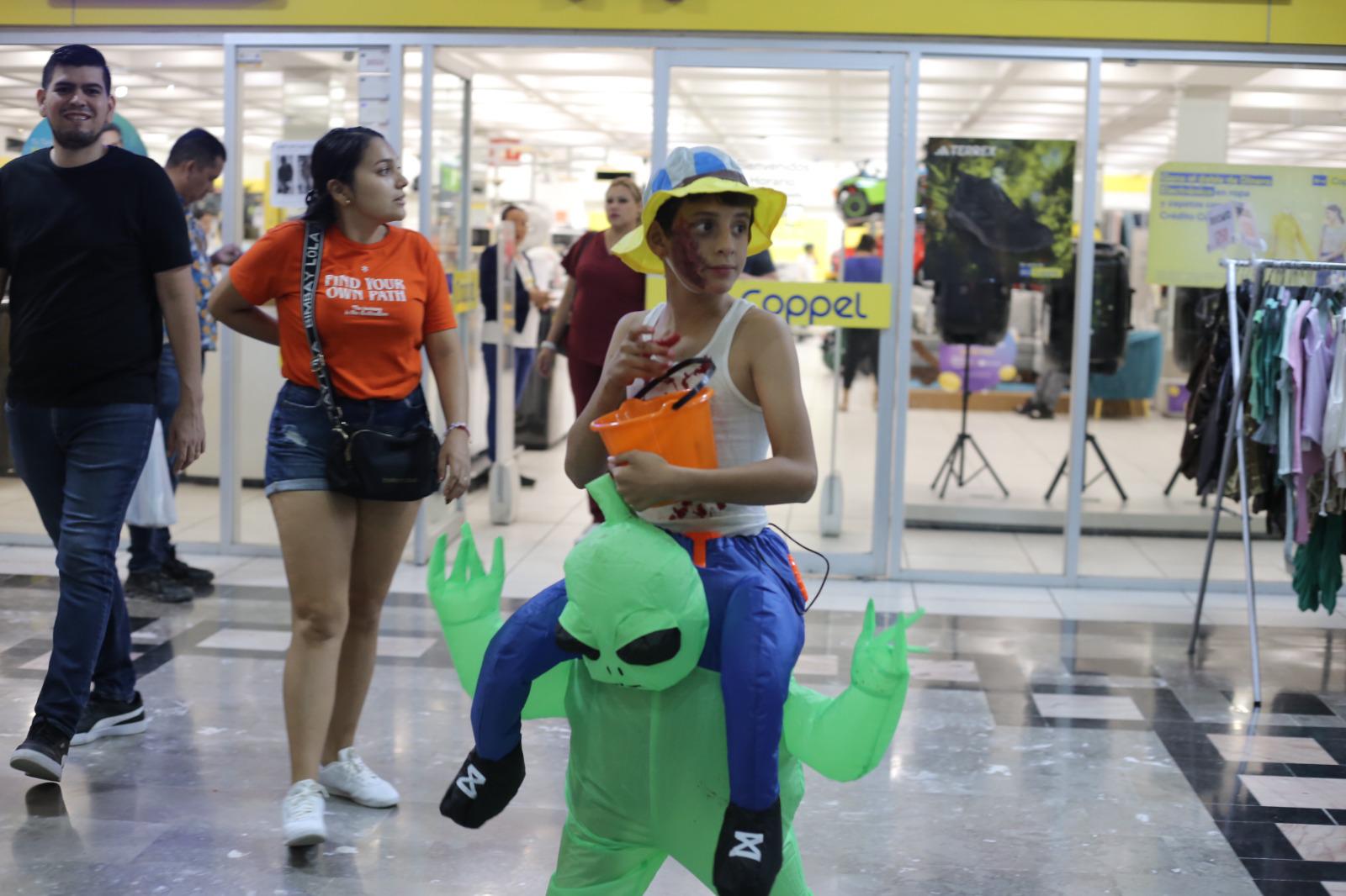 $!Familias de Mazatlán salen a disfrutar del Halloween pese recientes hechos de inseguridad