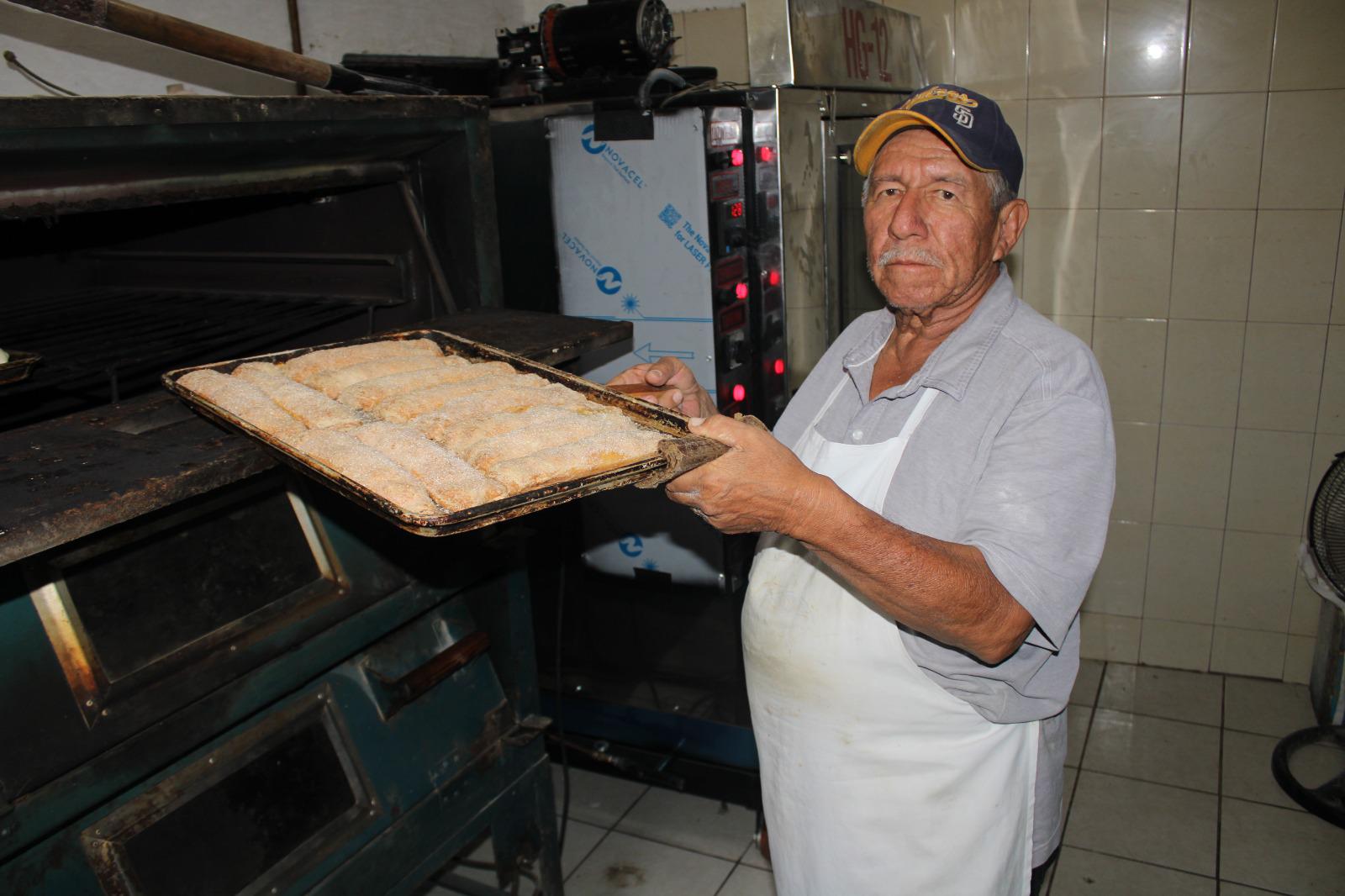 $!Gildardo y Víctor continúan en Agua Verde, Rosario, la tradición del ‘güero panadero’