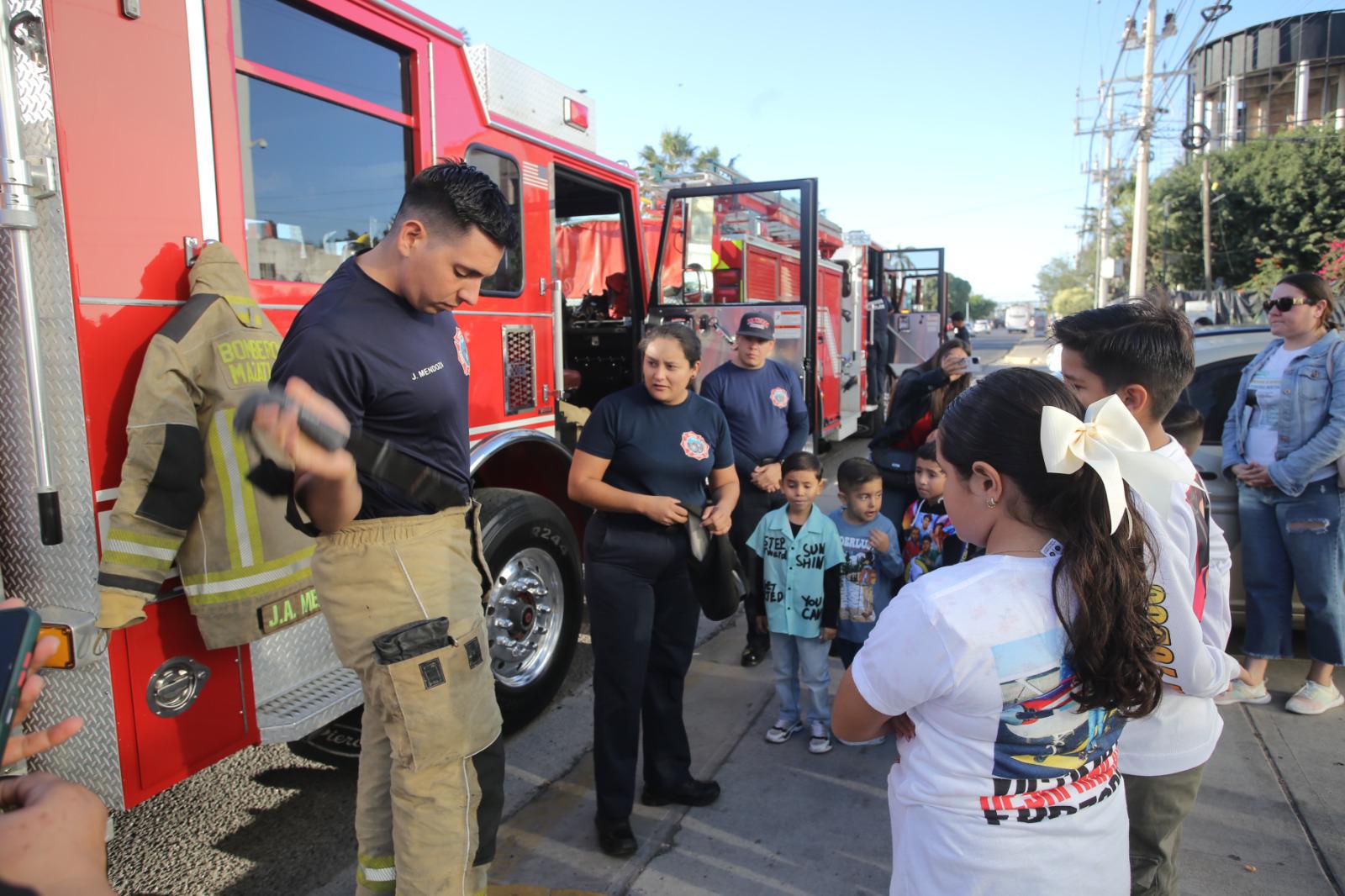 $!Viven niñas y niños mágica entrega de regalos de los Reyes Magos