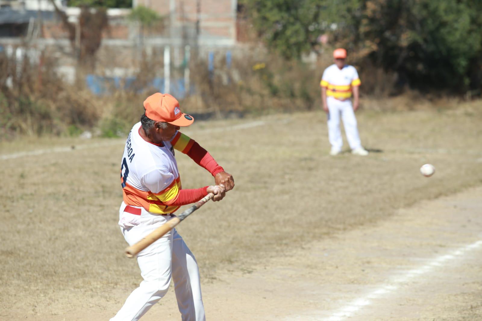 $!Familia Guevara impone su categoría en Liga Máster del Chololos